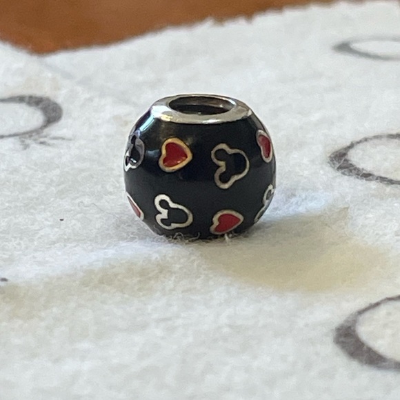 Pandora Disney Mickey and Hearts Enamel Charm - Picture 5 of 9